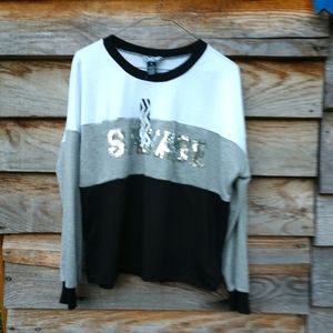 🩸FREE With Bundle Purchase See Description🩸Black/Gray/White Sweatshirt NWT